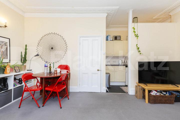 			1 Bedroom, 1 bath, 1 reception Flat			 Blythe Road, KENSINGTON OLYMPIA